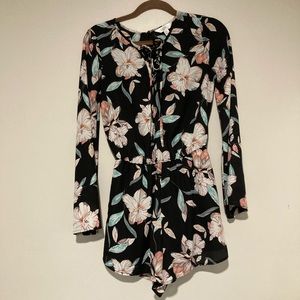 Degree Long Sleeve Front Tie Romper size S